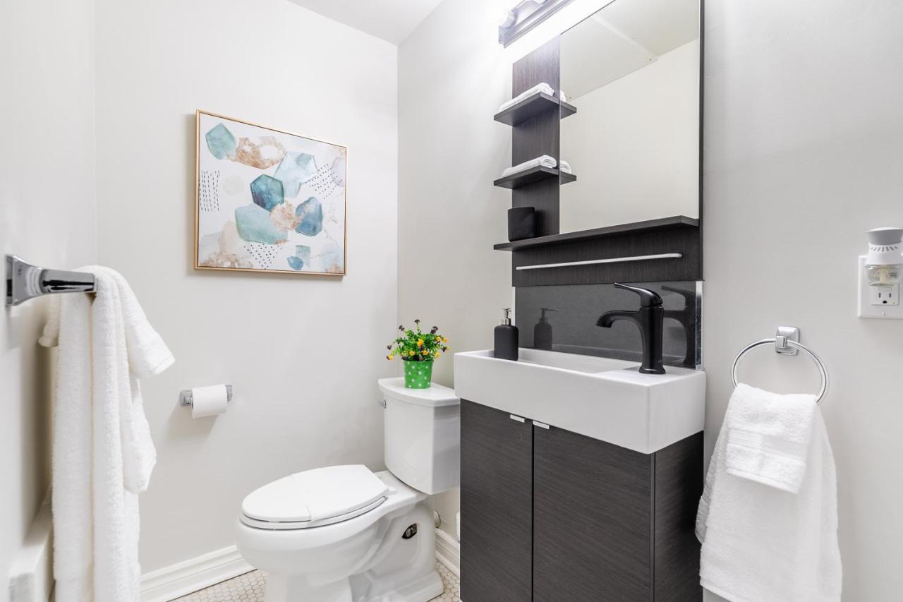 Upscale 1BR - Boutique Apartment - PRIME Location Downtown! Hamilton Extérieur photo